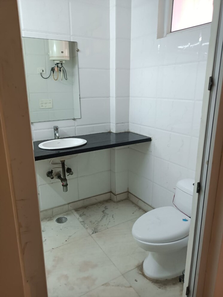 Bathroom, sharad-vihar 3 Bedroom 2300 Sq.Ft. Builder Floor In Karkardooma Delhi 9525967