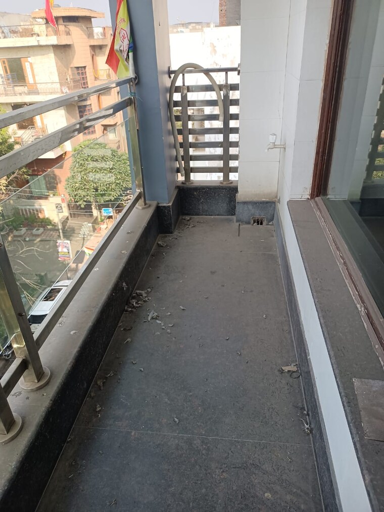 Balcony, sharad-vihar 3 Bedroom 1800 Sq.Ft. Builder Floor In Karkardooma Delhi 9525991