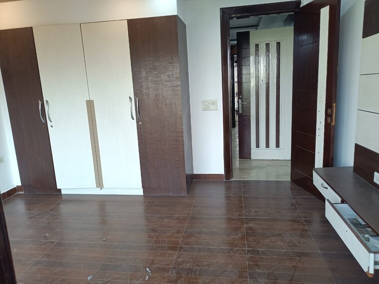 Room, sharad-vihar 3 Bedroom 1800 Sq.Ft. Builder Floor In Karkardooma Delhi 9525991