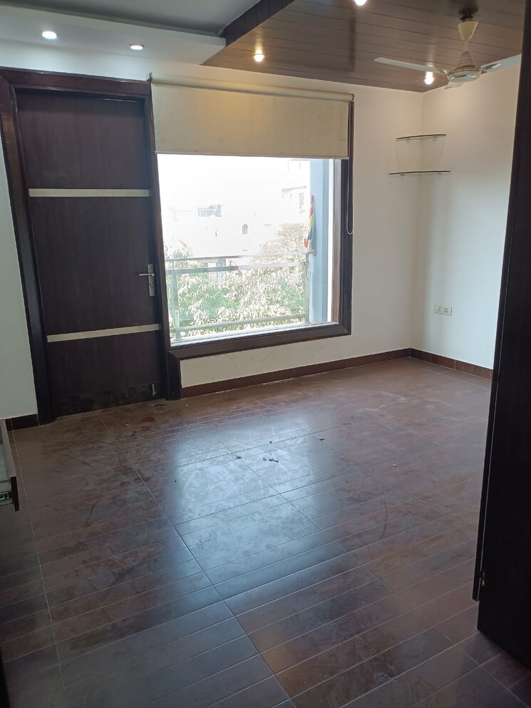 Room, sharad-vihar 3 Bedroom 1800 Sq.Ft. Builder Floor In Karkardooma Delhi 9525991