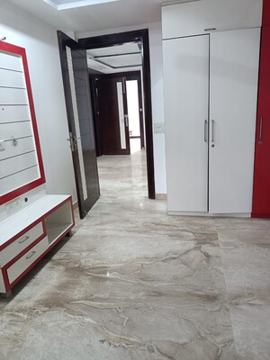 Room in 3 BHK Builder Floor at Sharad Vihar, Karkardooma – for Rent