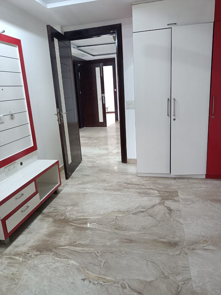 Room, sharad-vihar 3 Bedroom 1800 Sq.Ft. Builder Floor In Karkardooma Delhi 9525991