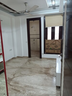 Room in 3 BHK Builder Floor at Sharad Vihar, Karkardooma – for Rent
