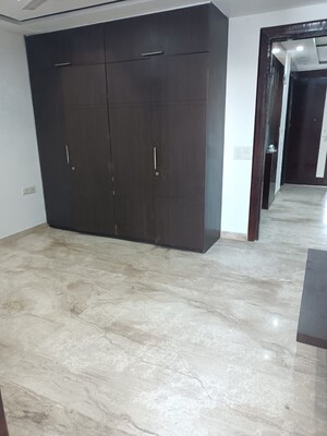 Room in 3 BHK Builder Floor at Sharad Vihar, Karkardooma – for Rent