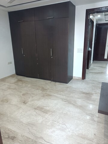 Room in 3 BHK Builder Floor at Sharad Vihar, Karkardooma – for Rent