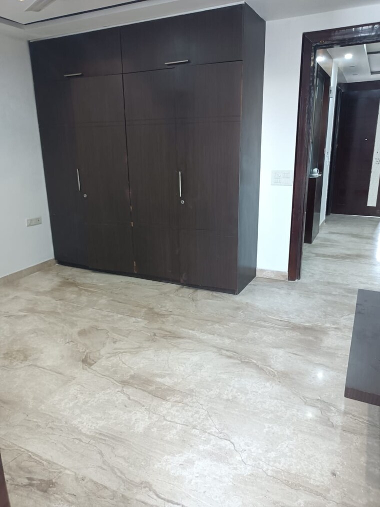 Room, sharad-vihar 3 Bedroom 1800 Sq.Ft. Builder Floor In Karkardooma Delhi 9525991