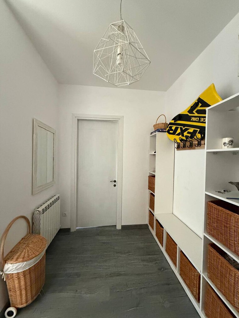 Other, safdarjung enclave 3 Bedroom 300 Sq.Yd. Builder Floor In Safdarjung Enclave Delhi 9525989