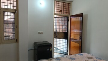 Room in 1 BHK Builder Floor at Vaishali Sector 5 – for Rent