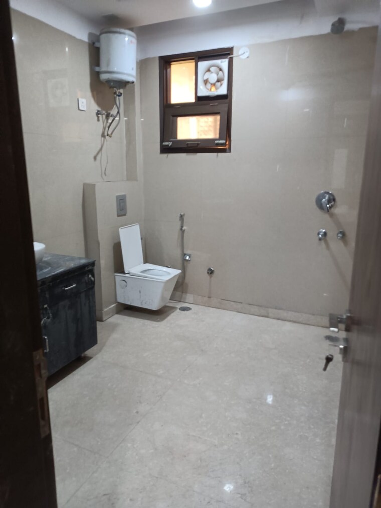 Attached Bathroom, surajmal vihar 3 Bedroom 2300 Sq.Ft. Builder Floor In Surajmal Vihar Delhi 9526154