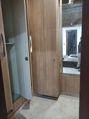 Furnished Amenities in 3 BHK Builder Floor at Surajmal Vihar – for Rent