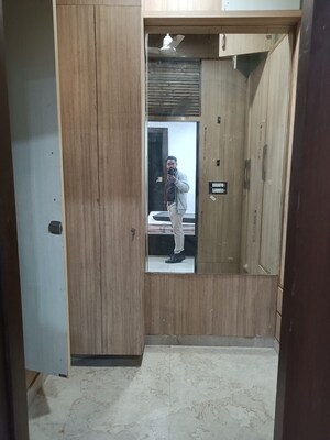 Furnished Amenities in 3 BHK Builder Floor at Surajmal Vihar – for Rent