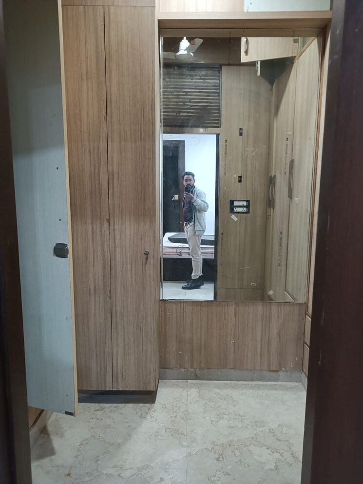 undefined, surajmal vihar 3 Bedroom 2300 Sq.Ft. Builder Floor In Surajmal Vihar Delhi 9526154