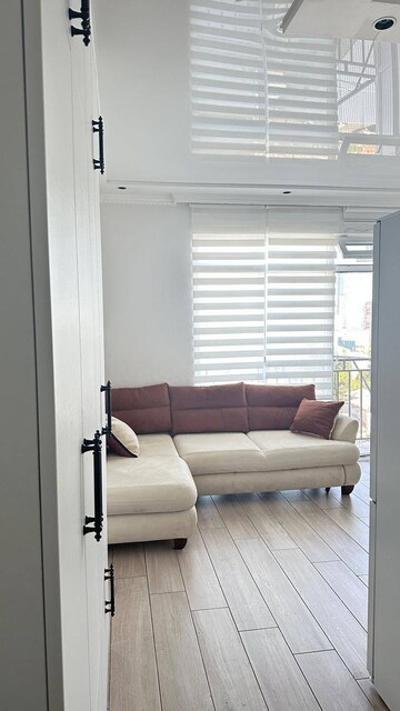 Living Room in 4 BHK Builder Floor at Mayfair Garden – for Rent