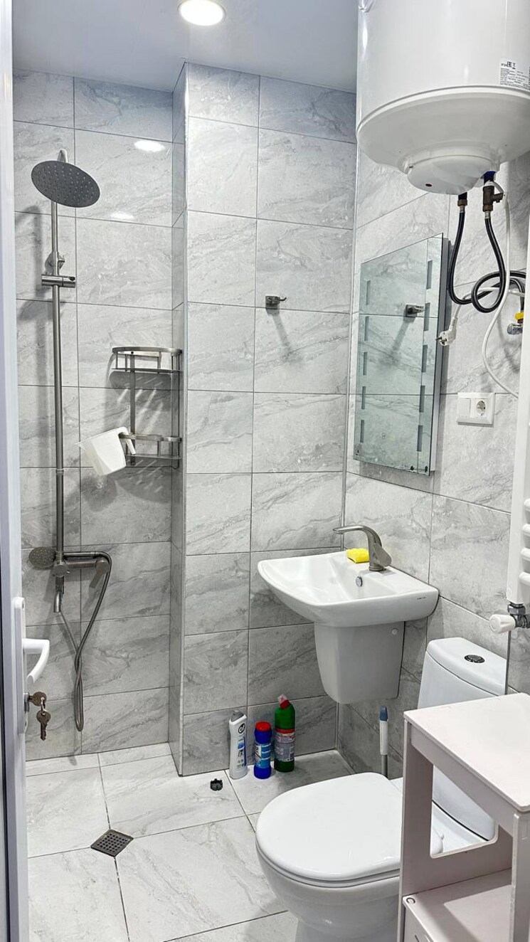 Bathroom, mayfair garden 4 Bedroom 400 Sq.Yd. Builder Floor In Mayfair Garden Delhi 9526098