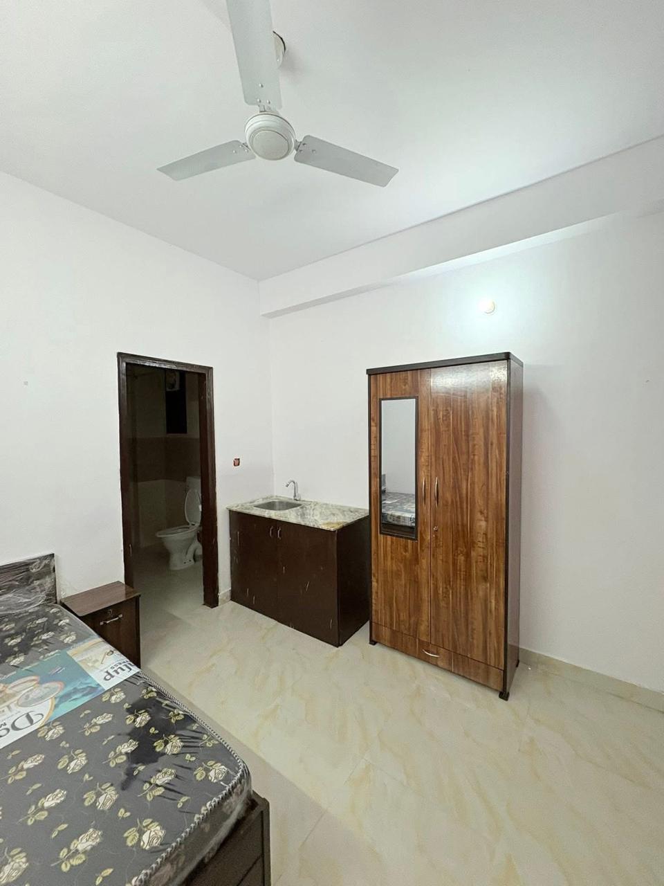 1 RkBuilder Floor For Rent in Saket