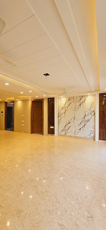 Room in 3 BHK Builder Floor at SS Mayfield Gardens, Sector 51 – for Sale