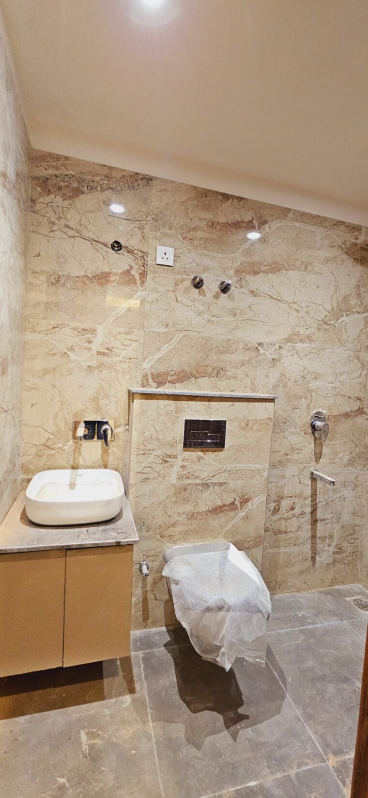 Bathroom, ss-mayfield-gardens 3 Bedroom 2340 Sq.Ft. Builder Floor In Sector 51 Gurgaon 9526300