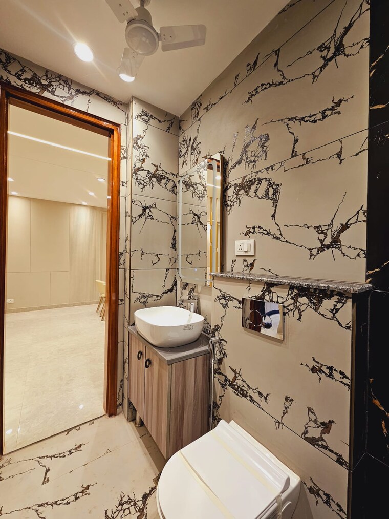 Bathroom, ss-southend-floors 4 Bedroom 285 Sq.Yd. Builder Floor In South City 2 Gurgaon 9526299