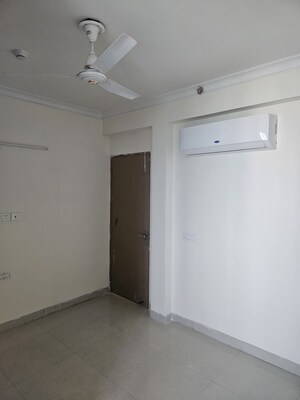 Room in 3 BHK Apartment at Pareena Coban Residences, Sector 99a – for Rent