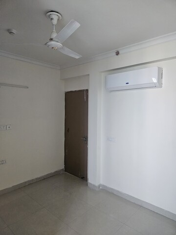 Room in 3 BHK Apartment at Pareena Coban Residences, Sector 99a – for Rent