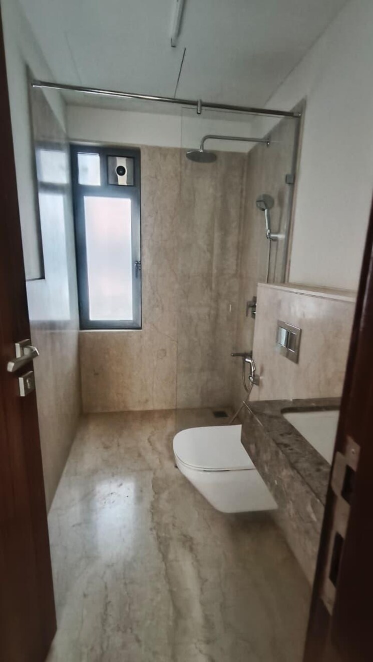 Bathroom, piramal-mahalaxmi 2 Bedroom 778 Sq.Ft. Apartment In Mahalaxmi Mumbai 9526325
