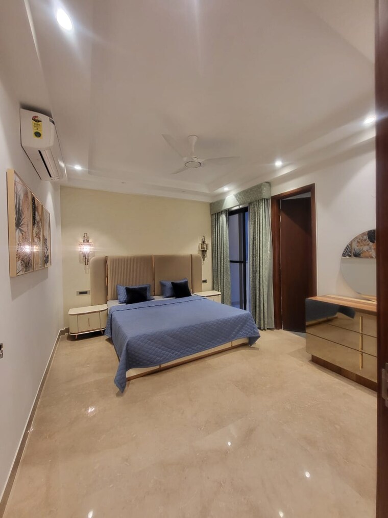 Living Room, omaxe-designer-villas-mayfield-garden 4 Bedroom 4500 Sq.Ft. Builder Floor In Sector 51 Gurgaon 9526369