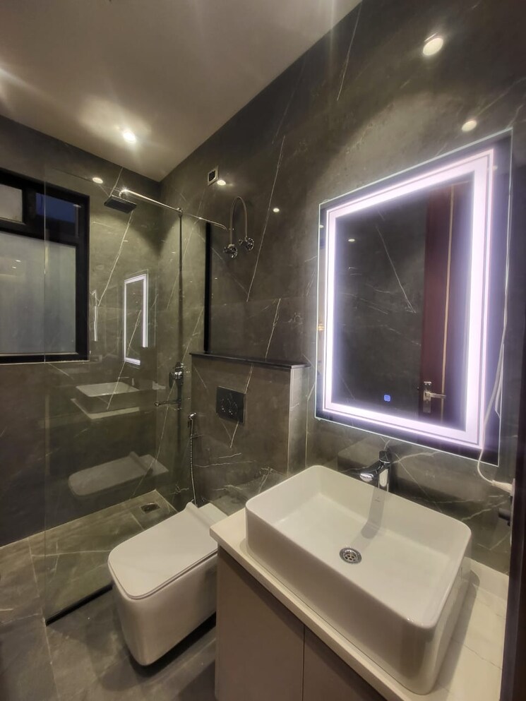 Living Room, omaxe-designer-villas-mayfield-garden 4 Bedroom 4500 Sq.Ft. Builder Floor In Sector 51 Gurgaon 9526369