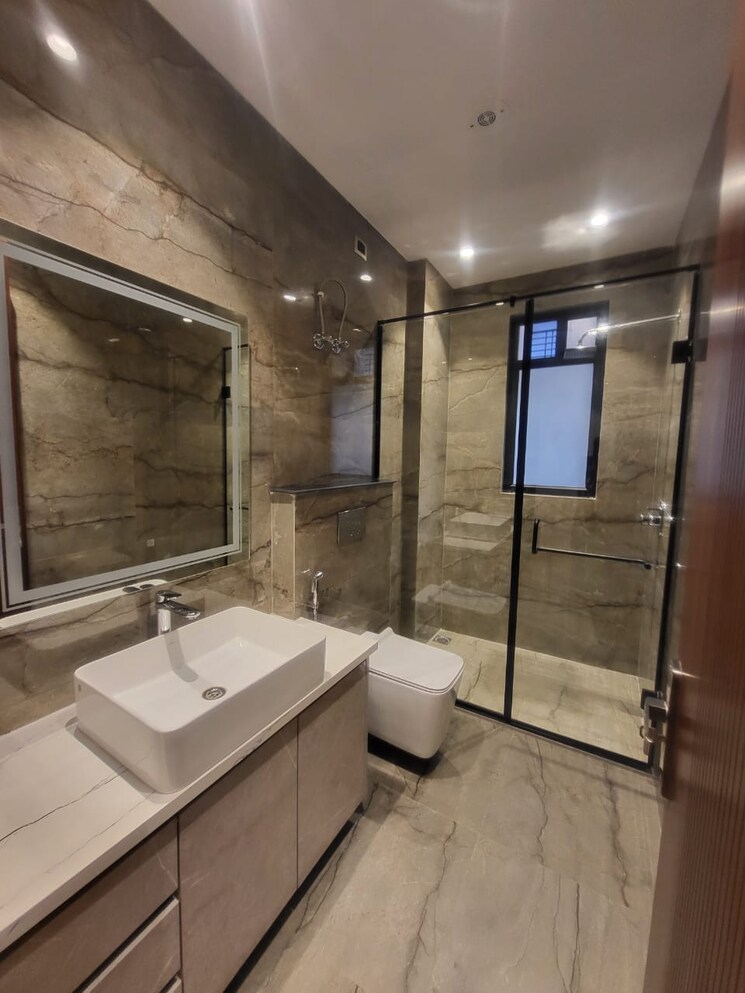 Bathroom, omaxe-designer-villas-mayfield-garden 4 Bedroom 4500 Sq.Ft. Builder Floor In Sector 51 Gurgaon 9526369