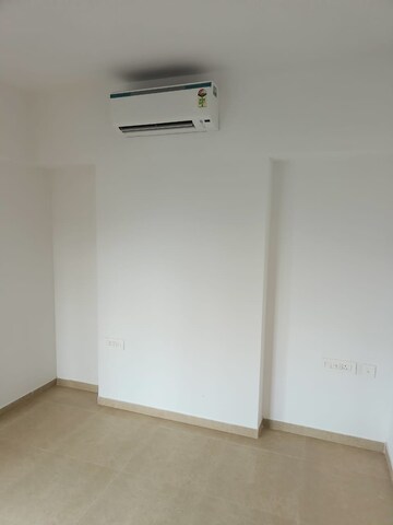 Room in 3 BHK Apartment at Kanakia Silicon Valley, Powai – for Rent