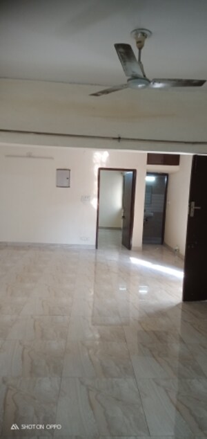 Room in 2.5 BHK Apartment at DDA Rosewood Apartments, Vasant Kunj – for Rent