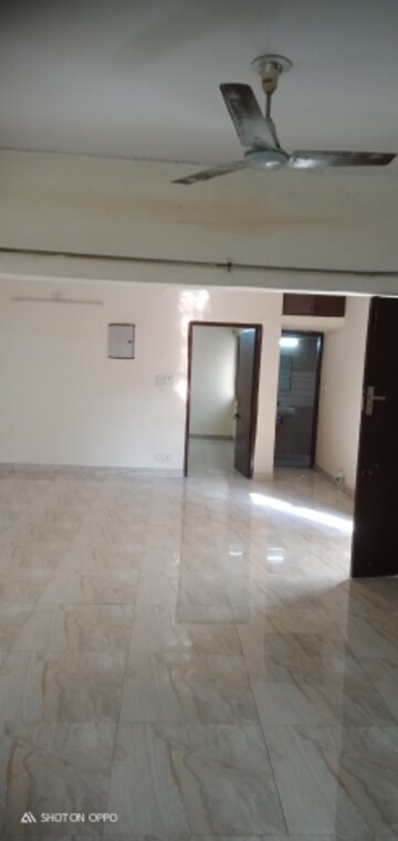 Room in 2.5 BHK Apartment at DDA Rosewood Apartments, Vasant Kunj – for Rent