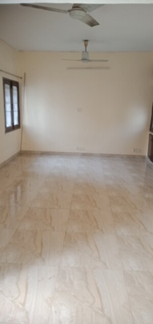 Room in 2.5 BHK Apartment at DDA Rosewood Apartments, Vasant Kunj – for Rent