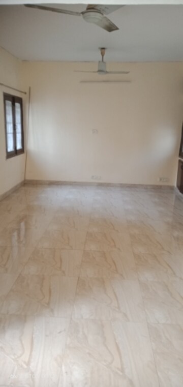 Room in 2.5 BHK Apartment at DDA Rosewood Apartments, Vasant Kunj – for Rent