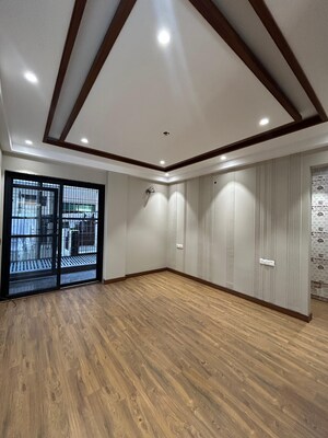 Room in 4 BHK Builder Floor at Sector 56 – for Sale