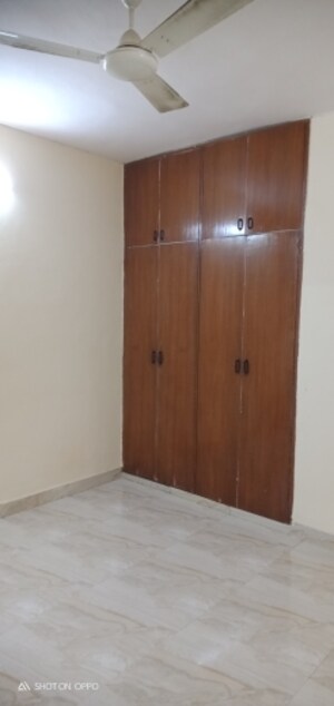 Room in 2.5 BHK Apartment at DDA Rosewood Apartments, Vasant Kunj – for Rent
