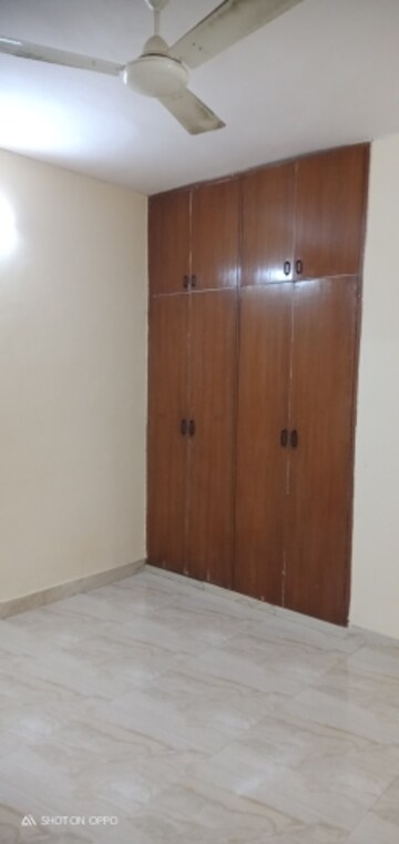 Room in 2.5 BHK Apartment at DDA Rosewood Apartments, Vasant Kunj – for Rent