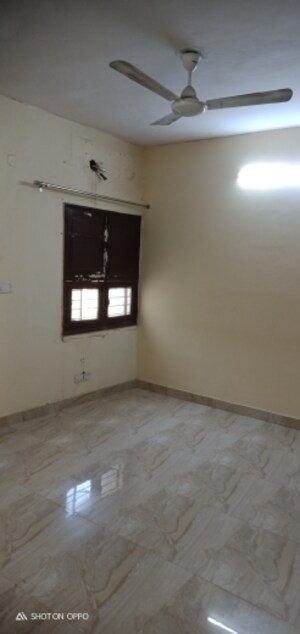 Room in 2.5 BHK Apartment at DDA Rosewood Apartments, Vasant Kunj – for Rent