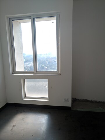 Room in 3 BHK Apartment at JM Aroma, Sector 75 – for Rent