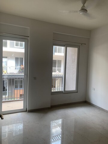 Room in 3 BHK Apartment at Smart World Orchard, Sector 61 – for Rent