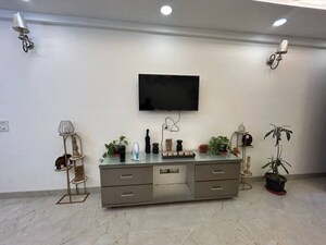 Furnished Amenities in 3 BHK Apartment at Saket – for Rent