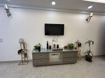 Furnished Amenities in 3 BHK Apartment at Saket – for Rent