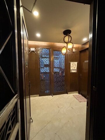 Furnished Amenities in 3 BHK Apartment at Saket – for Rent