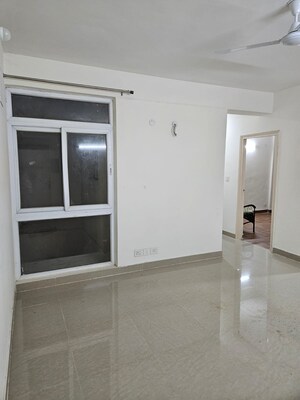 2 BHK Apartment For Rent in KLJ Greens, Sector 77