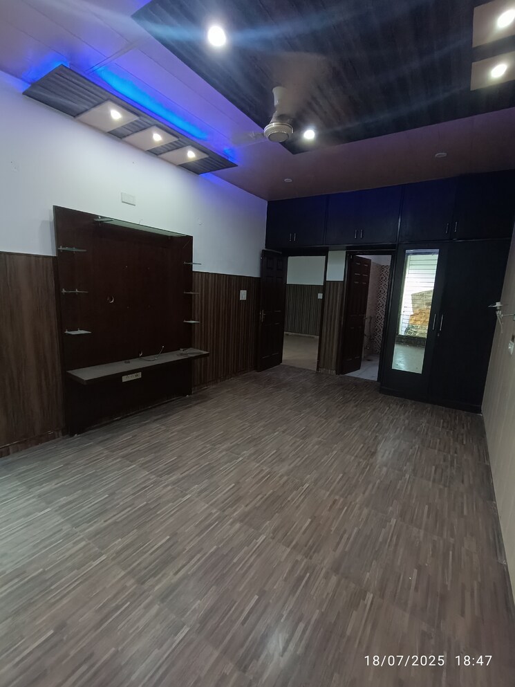 Room, sector 118 3 Bedroom 1500 Sq.Ft. Apartment In Sector 118 Mohali 9526536