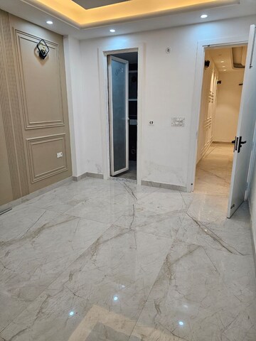 Room in 3 BHK Builder Floor at Sainik Colony – for Sale