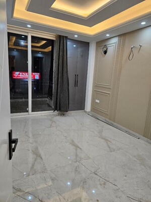 Room in 3 BHK Builder Floor at Sainik Colony – for Sale