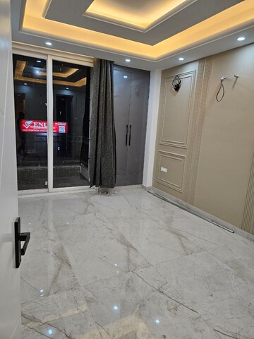 Room in 3 BHK Builder Floor at Sainik Colony – for Sale