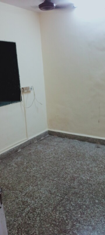 Room in 1 BHK Apartment at Poonam Darshan, Andheri East – for Rent