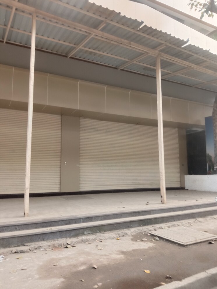 Room, agarwal-palazzo Commercial Shop 1000 Sq.Ft. In Borivali West Mumbai 9526576