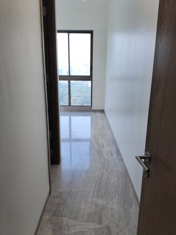 Room in 2 BHK Apartment at Prestige Jasdan Classic, Mahalaxmi – for Rent